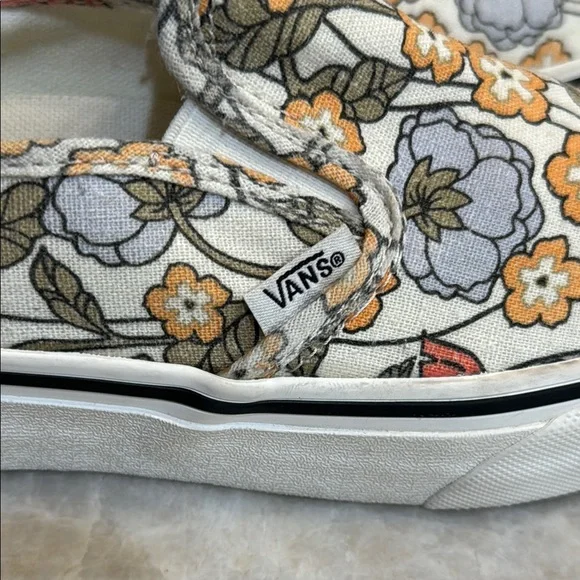 Like New!!! Vans Floral Slip-On Sneakers • Size 5 - Picture 4 of 6